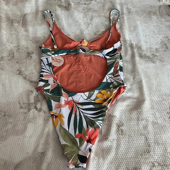 B Swimwear Women's B Swimwear Atlas One-Piece Size Small - Picture 5 of 7